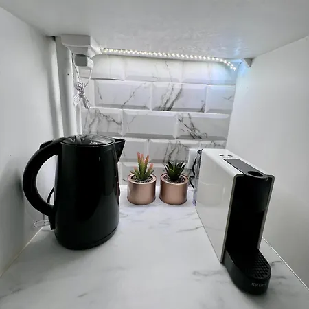 Mini-studio De 15m2 A 8 Min De Paris *
